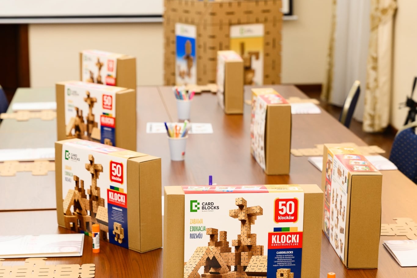 Warsztaty dla szkół, przedszkoli, na półkolonie - z klockami Cardblocks lub z drewnem osikowym 